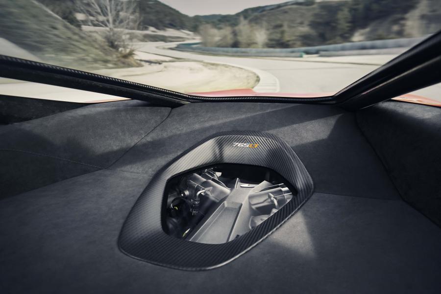 Детали интерьера McLaren 765LT 2020 года  (UK) (фото 31 из 35)